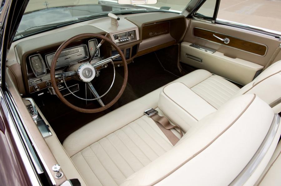 Интерьер Lincoln Continental Convertible (74A) 1962 года  (фото 20 из 35)